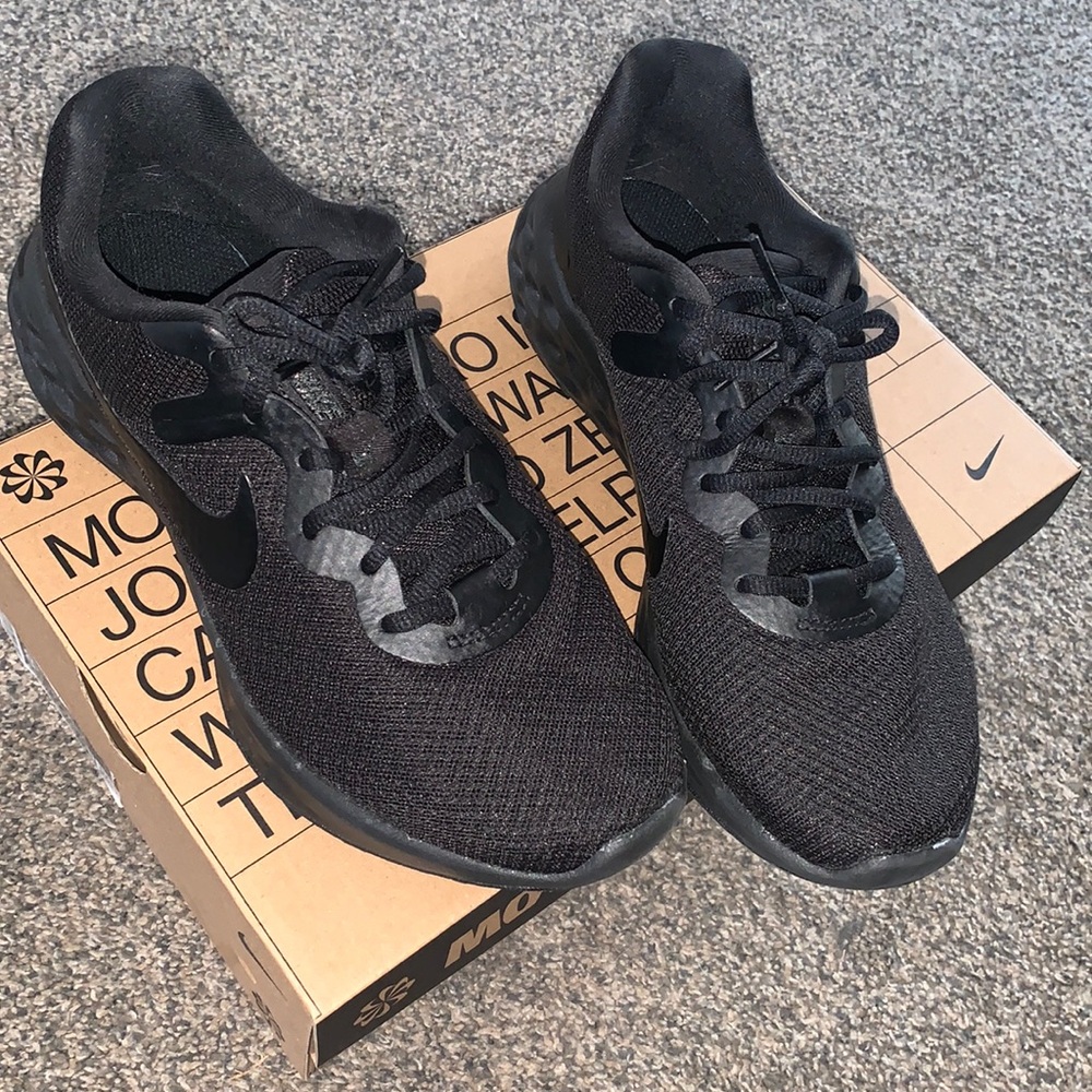 Nike Revolution